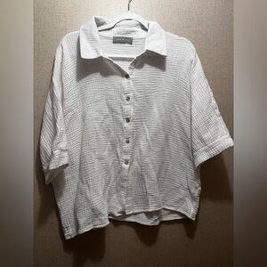 Pixi + ivy White Button-Up Shirt L